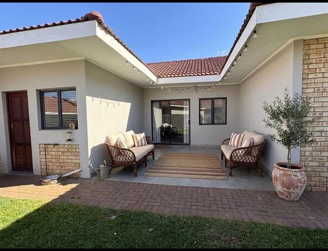 3 BEDROOM TOWNHOUSE FOR SALE IN ARCON PARK
